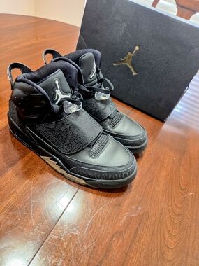 Air Jordan Men’s Son Of Mars Black Cats.